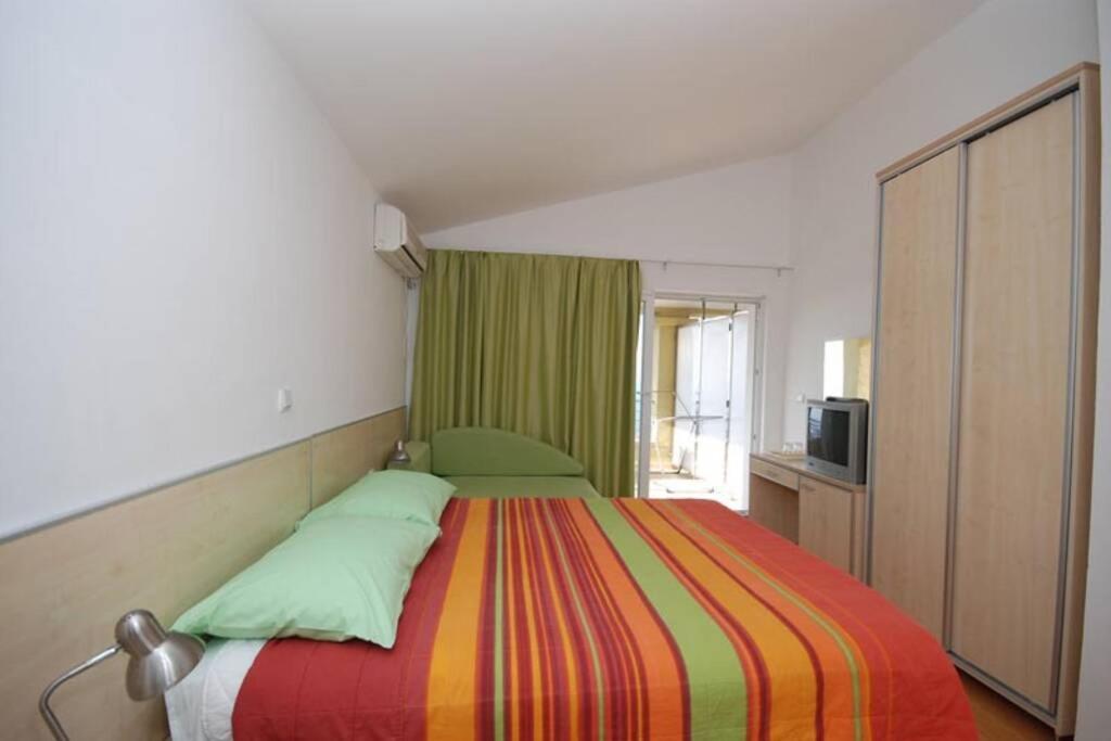 Bmv Room 2 With East Island View Свети Стефан Екстериор снимка