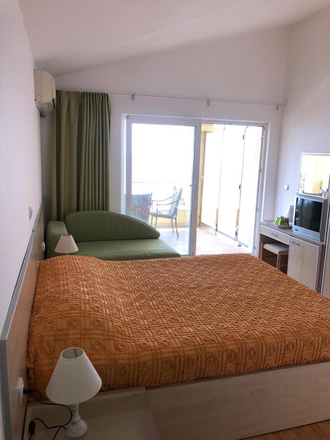 Bmv Room 2 With East Island View Свети Стефан Екстериор снимка
